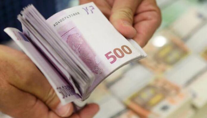 Ιερομόναχος και αστυνομικός «έφαγαν» 120.000 ευρώ