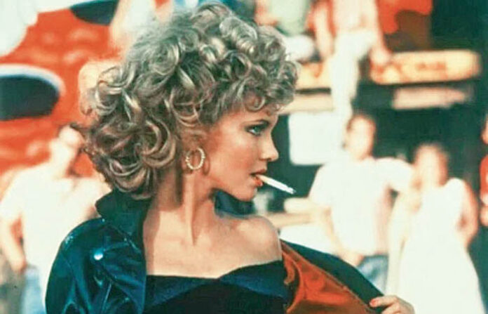 Η Σάντι του «Grease» πήρε πίσω το τζάκετ της