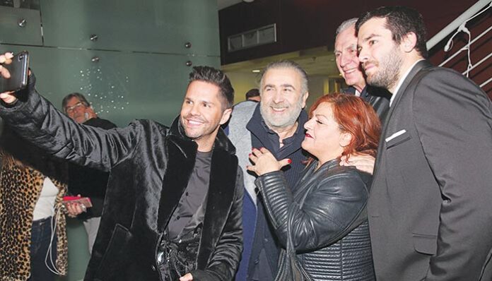 Λαοθάλασσα και selfies στο Περιστέρι