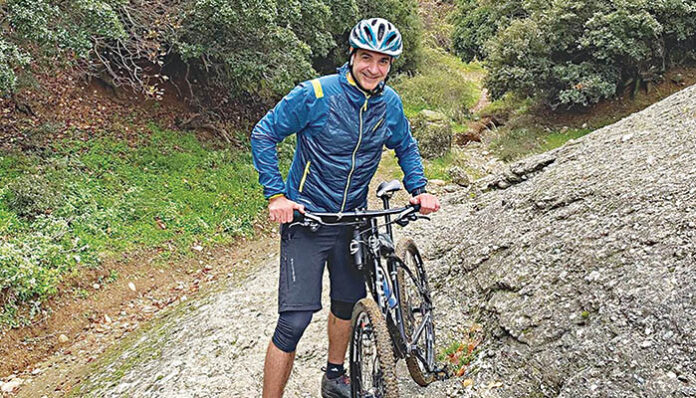 Η χαλάρωση του fit Κυριάκου Μητσοτάκη στα Τρίκαλα και οι βόλτες στα αξιοθέατα του νομού