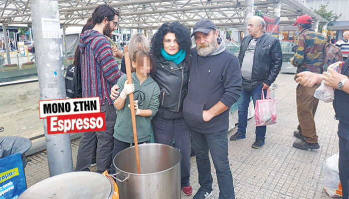 Η Τάνια Τρύπη μαγείρεψε για άπορους συμπολίτες μας με τους εθελοντές του «Vegan - Ο άλλος άνθρωπος»