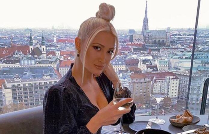 Η πρώην παίκτρια του «My Style Rocks» ανέβασε τον υδράργυρο στη Ρώμη και τη Βιένη