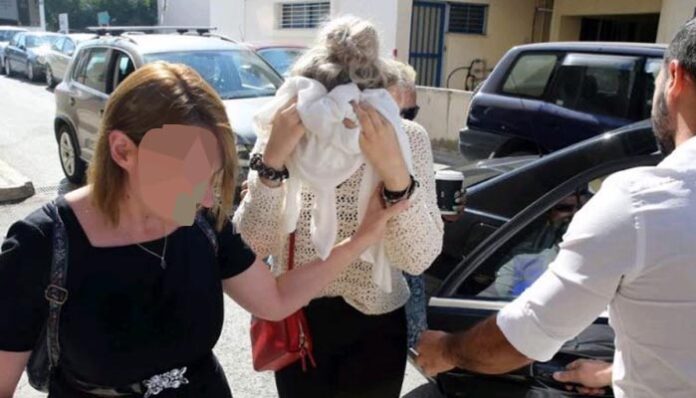 Τέσσερις μήνες με τριετή αναστολή στη Βρετανίδα που είχε καταγγείλει «μαϊμού» κακοποίηση
