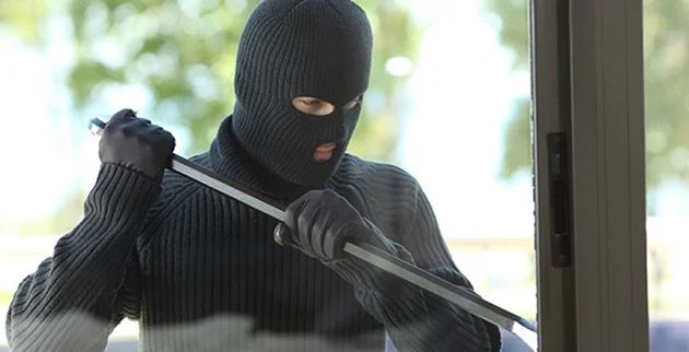 Έπιασαν τον Αλβανό που «ρήμαζε» καταστήματα στον Κορυδαλλό