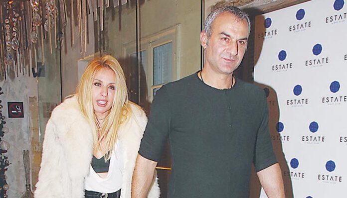 «Ζουζουνιές» για Γωγώ και Δέλλα στα μπουζούκια