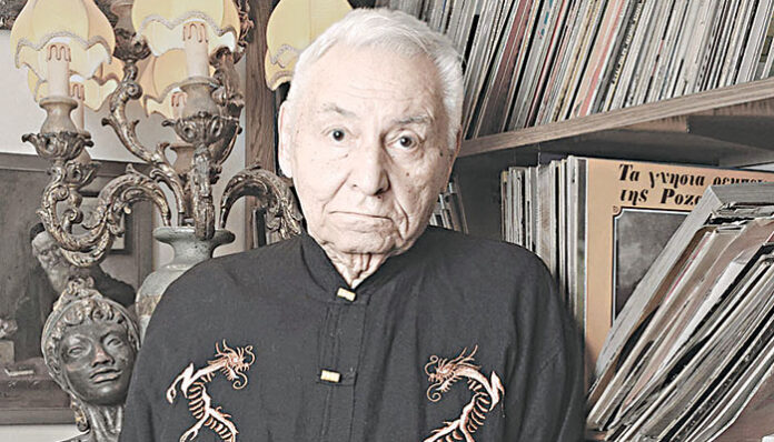 «Έσβησε» ο θρύλος της μόδας, Γιάννης Βούρος