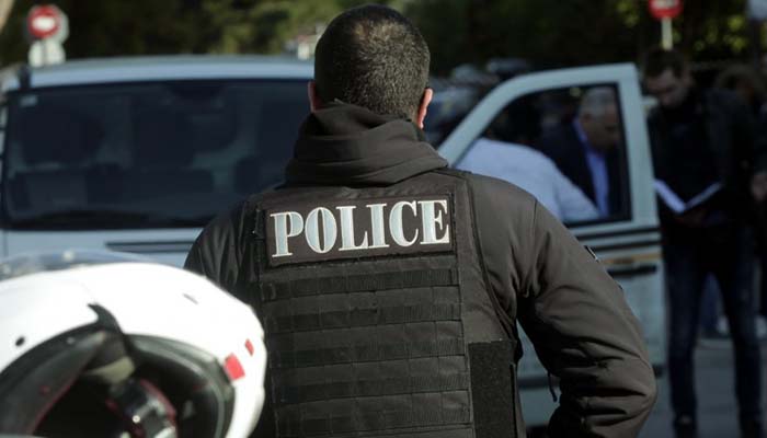 Τραυματισμός αστυνομικού από το… πιστόλι του!