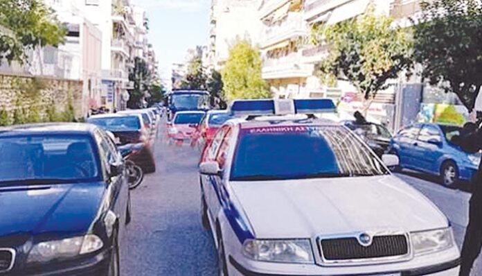 43χρονη στην Πάτρα που μαγείρευε για τον φίλο της βγήκε στο μπαλκόνι και βούτηξε από τον τέταρτο όροφο