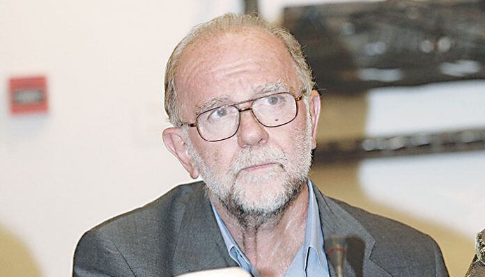 «Έφυγε» ο πατέρας της μόδας στην Ελλάδα Γιάννης Τσεκλένης