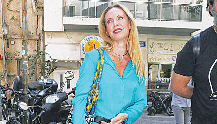 «Παραμύθι» χωρίς...  Λύκο θέλει η Εβελίνα Παπούλια