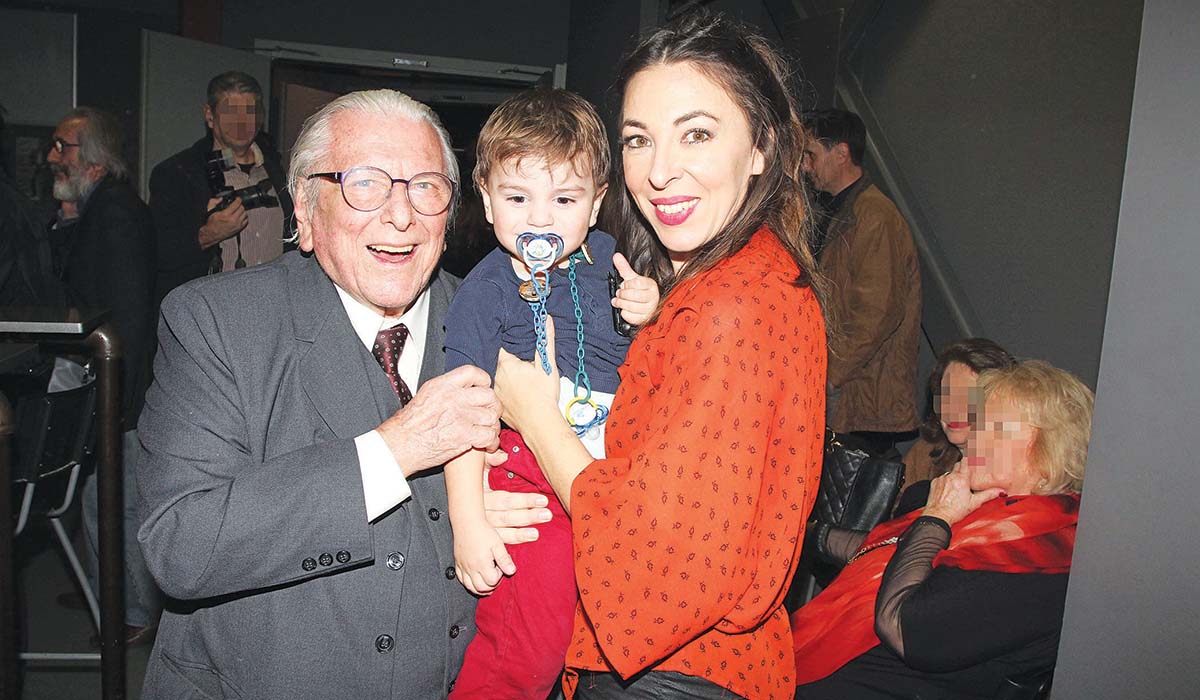 Ο Κώστας Βουτσάς με την Αλίκη Κατσαβού και τον γιο τους Φοίβο