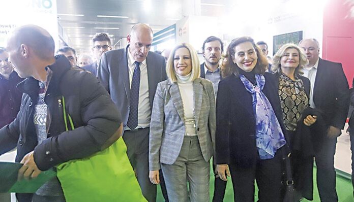 Η Φώφη Γεννηματά έβγαλε το ζιβάγκο από το... χρονοντούλαπο της Ιστορίας