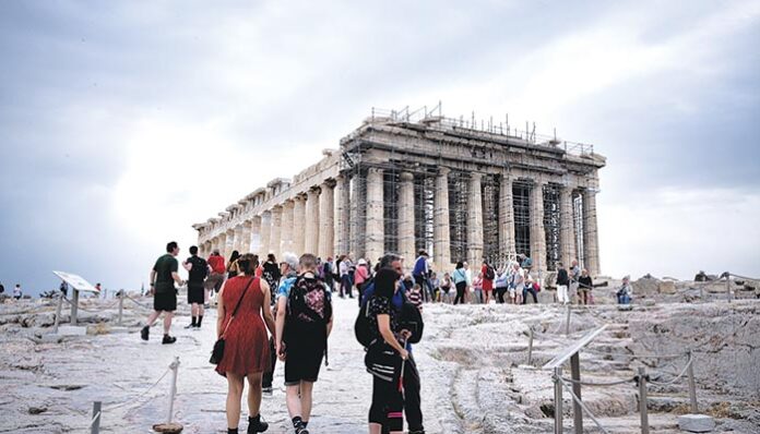 Κίνδυνος «κραχ» για τον τουρισμό
