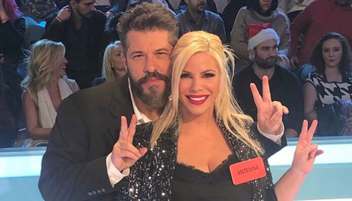 Ο Χάρης Βαρθακούρης υπέγραψε για το «Big Brother» με τον Άγιο Εφραίμ δίπλα του