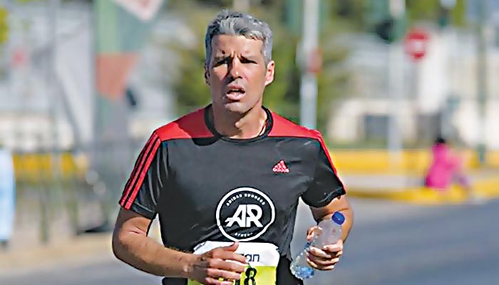 Θα τρέξει 573 χιλιόμετρα στη μνήμη της γυναίκας του