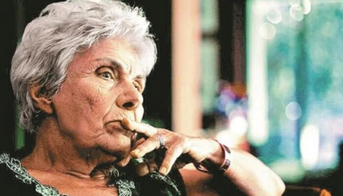 Δάκρυα για τη μούσα της ποίησης, Κική Δημουλά