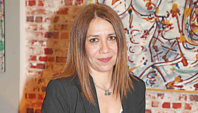 Η σεναριογράφος της σειράς «Άγριες Μέλισσες», Μελίνα Τσαμπάνη, παρουσίασε το πρώτο βιβλίο της