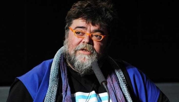 Του… αιδοίου το πανηγύρι με αυτοσχέδια στιχάκια του Σταμάτη Κραουνάκη (video)