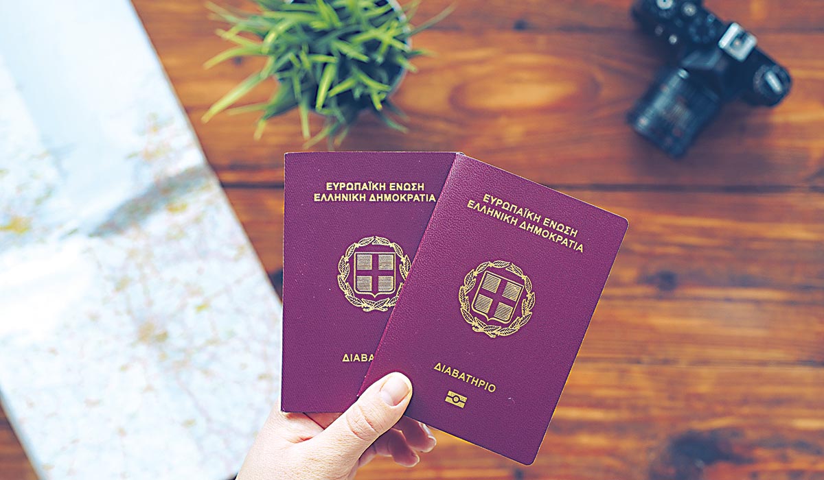 Αστυνομικοί εφοδίαζαν κακοποιούς με ελληνικές ταυτότητες και διαβατήρια