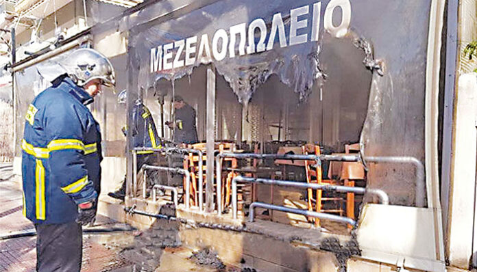 Έβαλε φωτιά σε τσιπουράδικο επειδή ο ιδιοκτήτης δεν τον άφησε να οδηγήσει μεθυσμένος