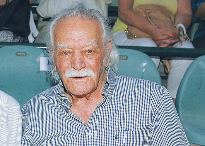 Μανώλης Γλέζος