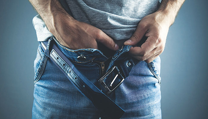 Σάτυρος αυνανιζόταν μέσα στο Ι.Χ. του! Είχε παρκάρει έξω από σχολείο της Πρέβεζας