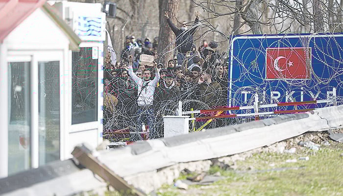 Ολομέτωπη επίθεση Ερντογάν με ορδές πληρωμένων αλλοδαπών