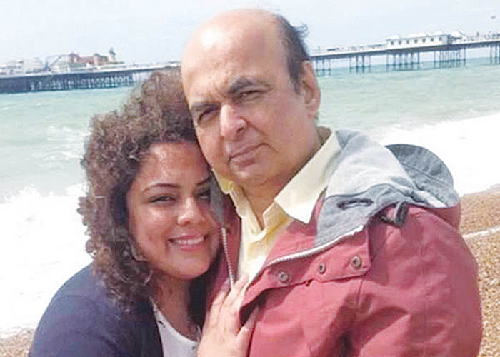 Πατέρας και κόρη στη Βρετανία «έφυγαν» μέσα σε μία ημέρα από τον κορονοϊό