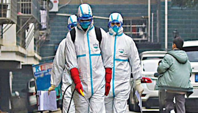 Έπεισαν 79χρονη ότι κάνουν ενημέρωση για την πανδημία και τη... λήστεψαν!