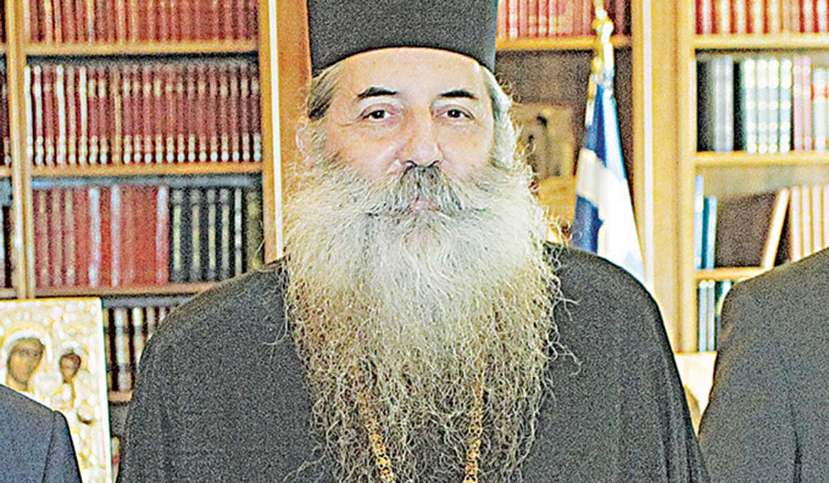 Iερέας Γεώργιος Σχοινάς: «η θεία κοινωνία δεν απαγορεύεται»