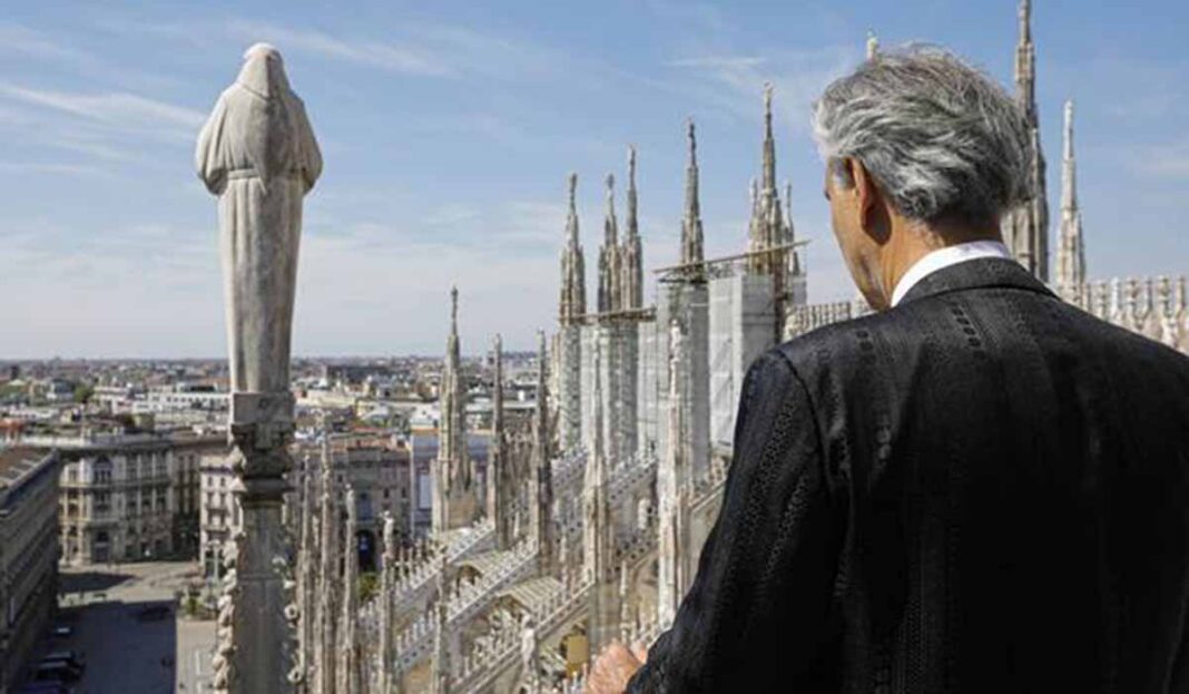Andrea Bocelli: Η συγκλονιστική συναυλία του, στο άδειο Ντουόμο του Μιλάνου (video)