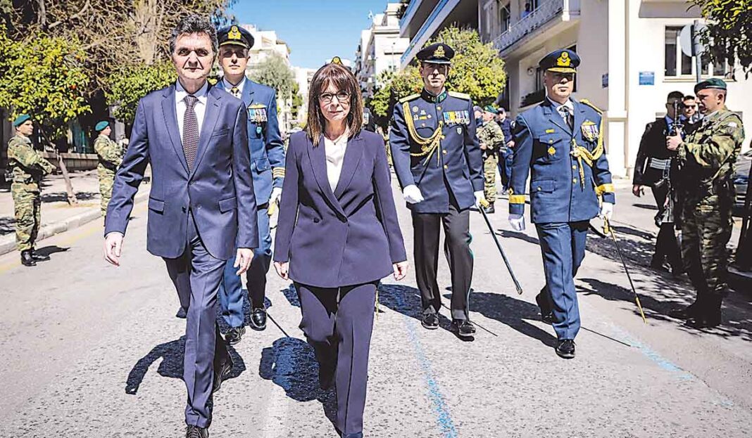 Ιός χλιδής εν μέσω κρίσης για την Κατερίνα Σακελλαροπούλου και τον σύντροφό της