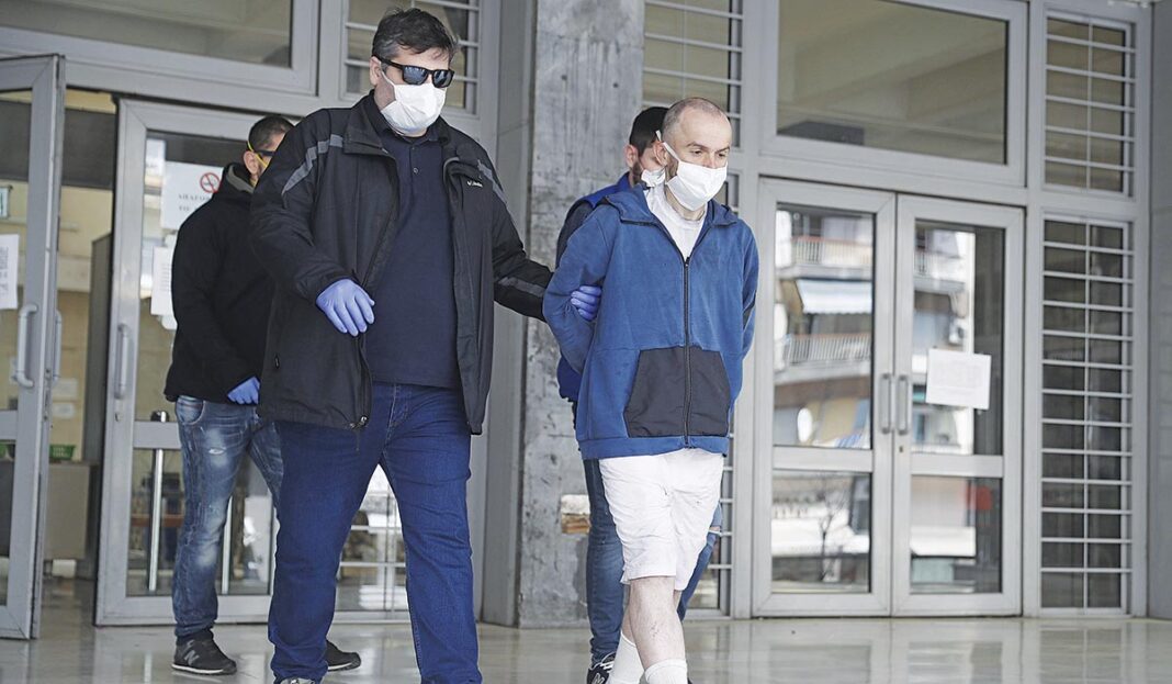 «Ψυχώ» στη Θεσσαλονίκη! 45χρονος έκαψε ζωντανό τον κατάκοιτο πατέρα του