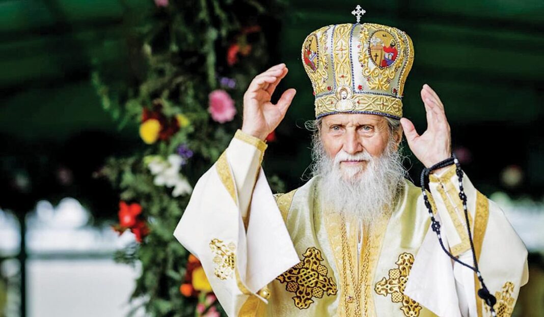 Κοινώνησαν μαζί με Αρχιεπίσκοπο που είχε κορονοϊό και δεν κόλλησαν!