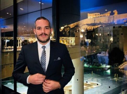 Έφυγε από τη ζωή ο δημοσιογράφος Αναστάσης Δαφνής. Δείτε το συγκινητικό μήνυμα της οικογένειάς του.