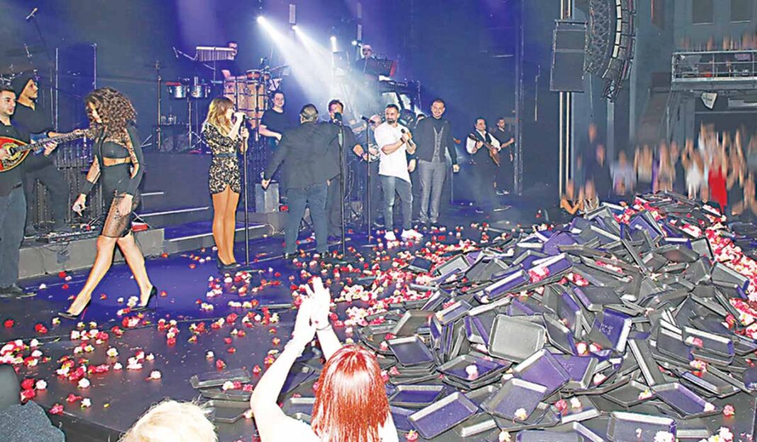 Αποχαιρέτα τα μπουζούκια που ήξερες! Ο κορωνοϊός έκανε τα τσιφτετέλια... βαρύ ζεϊμπέκικο