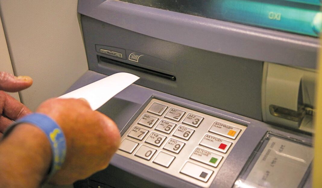 Αστυνομικός «έγδυσε» πολιτικό που φρουρούσε!