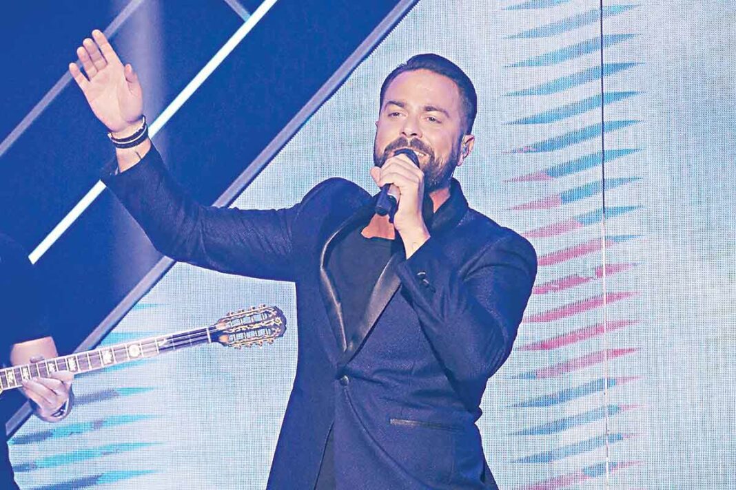 Στην πρεμιέρα του Ηλία Βρεττού βρέθηκαν η σύντροφος και η μητέρα του