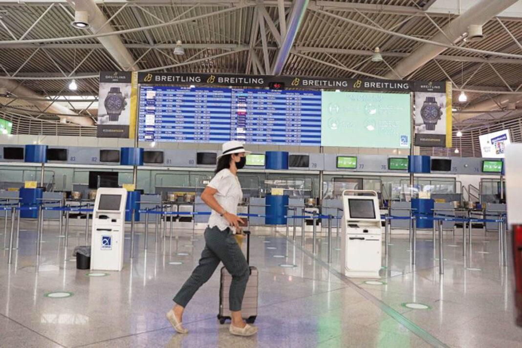 Δειγματοληπτικά τεστ, συμπλήρωση ειδικής φόρμας  από τους τουρίστες και σκληρά υγειονομικά μέτρα