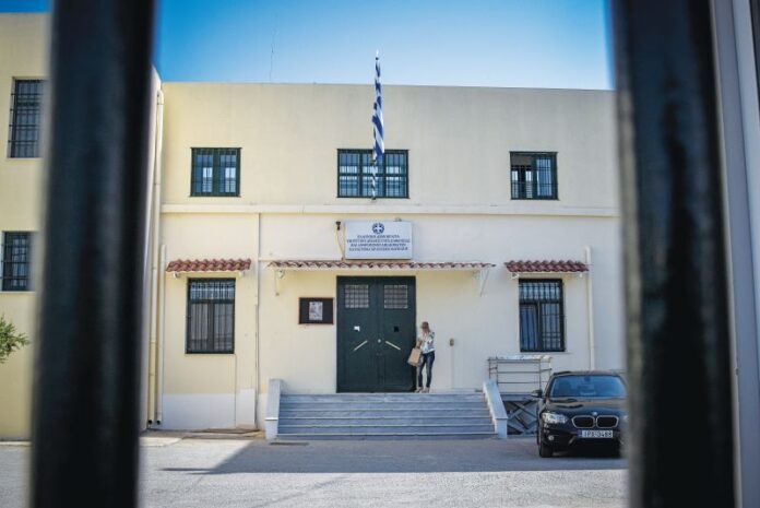 «Λαβράκια» από την ΕΛ.ΑΣ. σε κελιά  στις Φυλακές Ναυπλίου