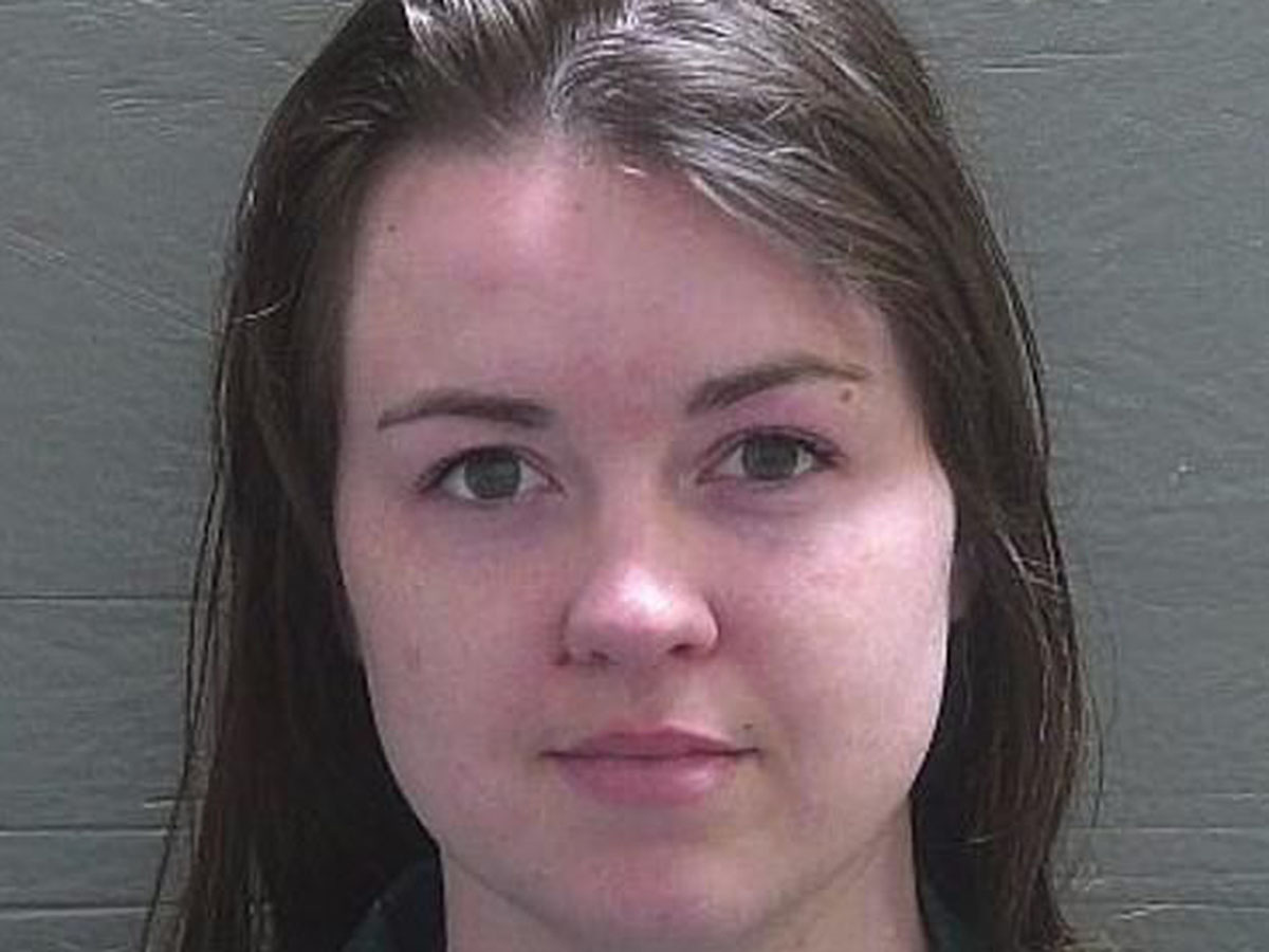 Νταντά ανέβασε live πορνό video παρουσία των ανηλίκων που  είχε υπό την προστασία της