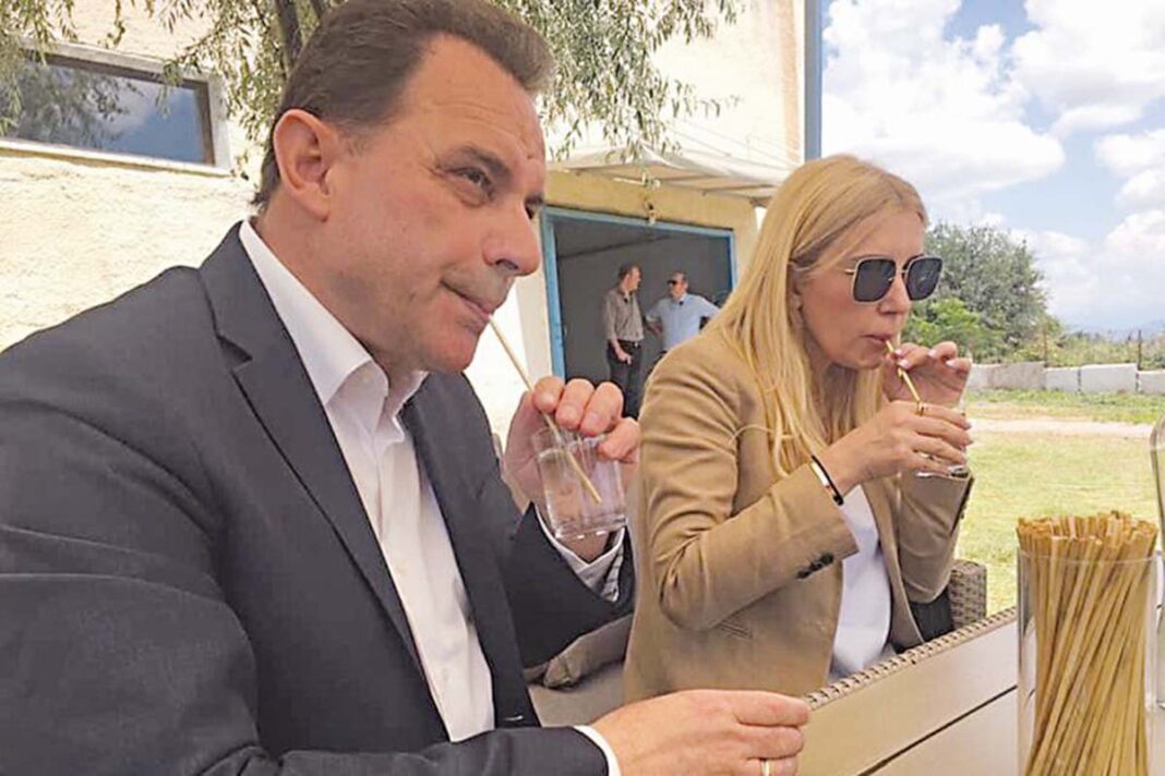 Γιώργος Γεωργαντάς και Φωτεινή Αραμπατζή  γνώρισαν (στο Κιλκίς) τα καλαμάκια από... σιτάρι