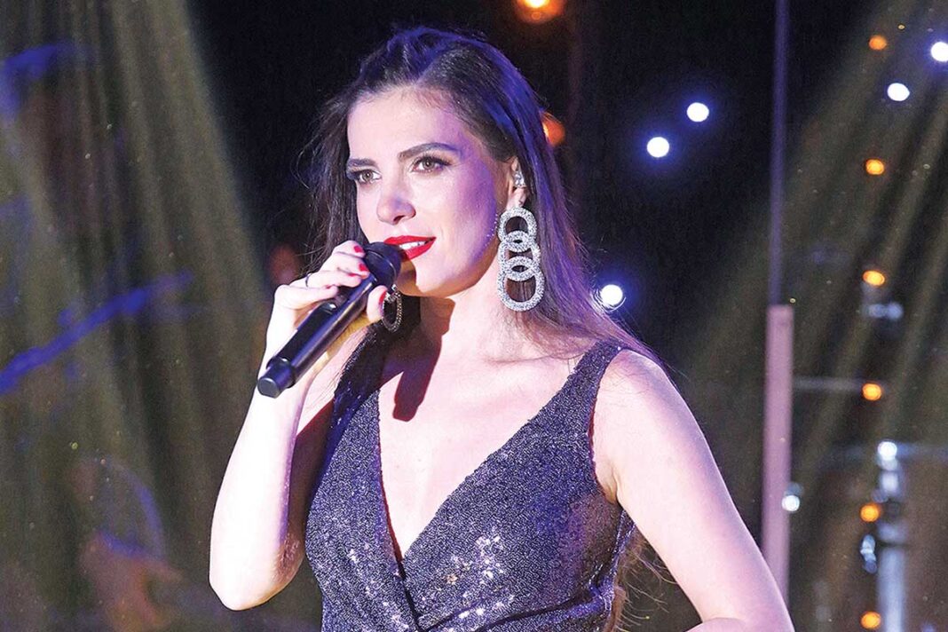 Η Φωτεινή Δάρρα εκπέμπει από τους Δελφούς τη βραδιά της πανσελήνου, στις 3 Αυγούστου