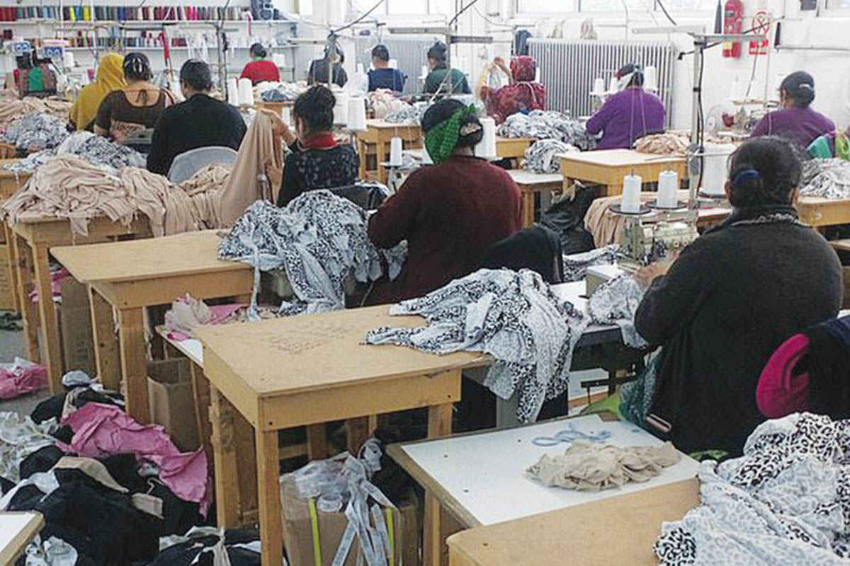 Σκλάβοι κροίσου! Απίθανες καταγγελίες για Ινδό μεγιστάνα