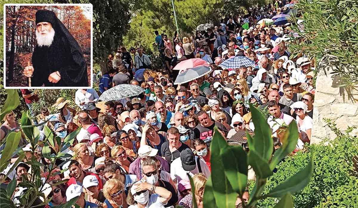 Χιλιάδες πιστοί επισκέφθηκαν τον τάφο του αγίου Παϊσίου για την εορτή του γέροντα της Ορθοδοξίας