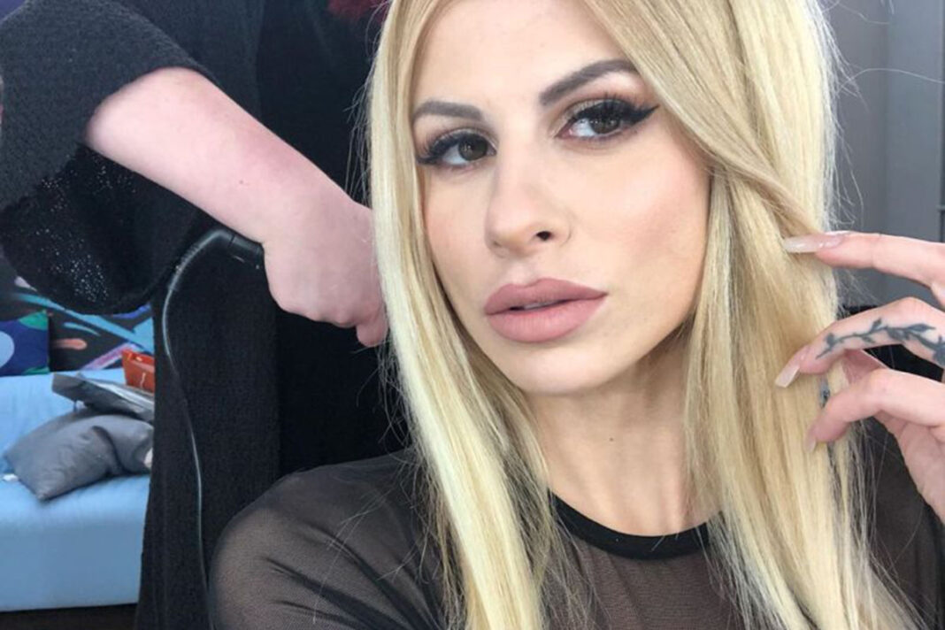 Η Ευριδίκη Παπαδοπούλου πόζαρε «όπως τη γέννησε η μάνα της» (video)