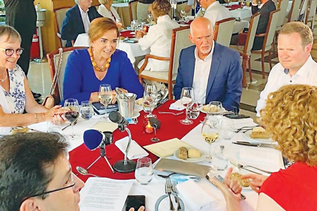 Στενό παρεάκι με τον ΓΑΠ για τη Ντόρα Μπακογιάννη