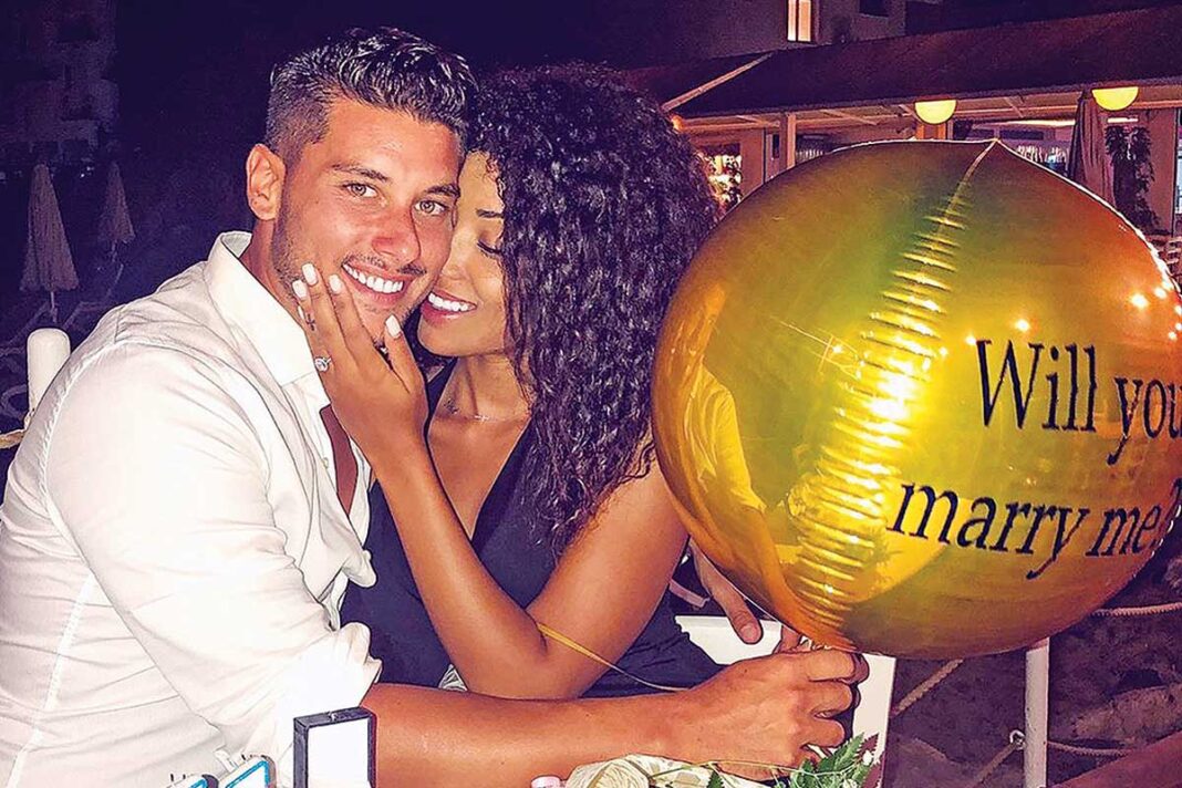 Ο Παναγιώτης Θεόφιλος από το «Power of Love» ζήτησε το χέρι της αγαπημένης του Δανάης την ημέρα των γενεθλίων του