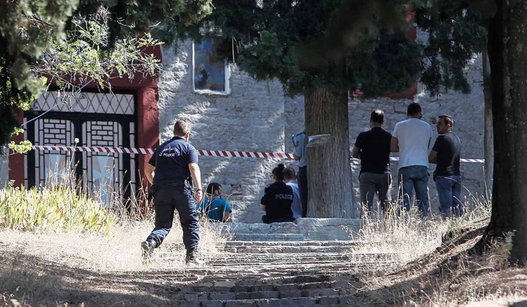 Στο κενό 16χρονη από σκαλωσιά εκκλησίας στα Τρίκαλα - Τα τελευταία λόγια της στην δίδυμη αδελφή της