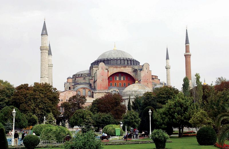 Εντονες αντιδράσεις σε όλον τον ορθόδοξο κόσμο για την Αγία Σοφία!Αφύπνιση ζητά η Ιερά Σύνοδος! Πυρά κατά πάντων από μητροπολίτες